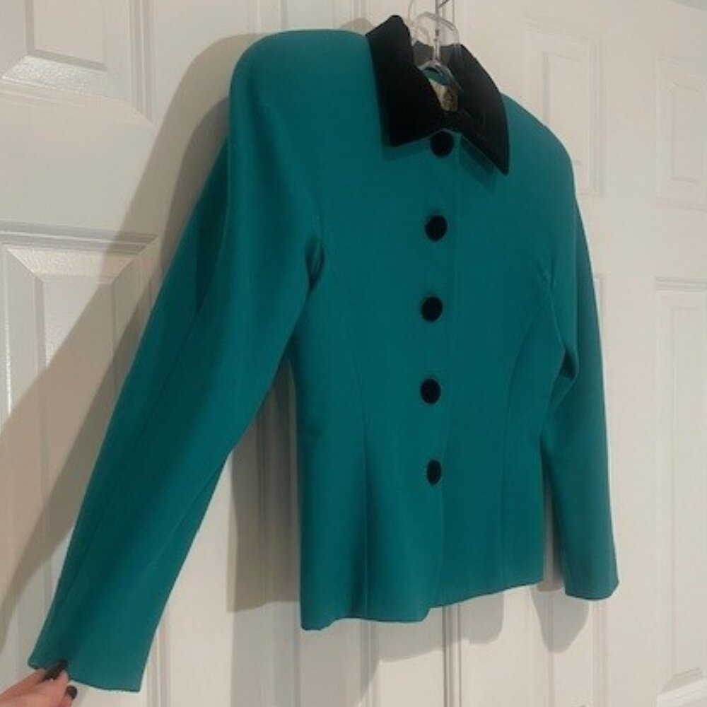 Casual Corner Vintage Green Blazer with Black Velvet Collar & Buttons – Sz 4P